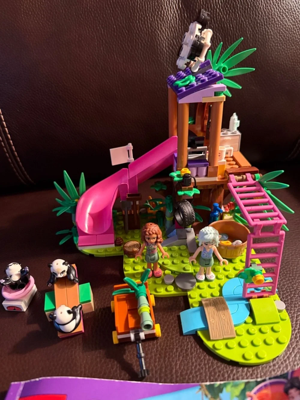 Lego friends 41422 Panda Jungle Tree House.